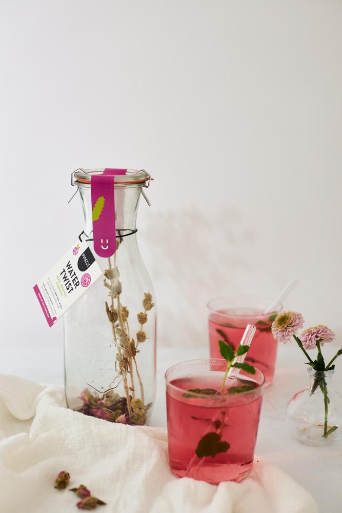 Watertwist karaf Roos Bergthee Hibiscus