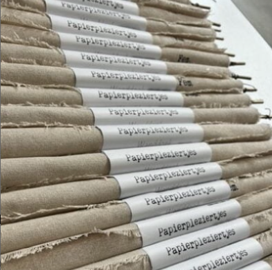 Papierpleziertjes Wanddoek