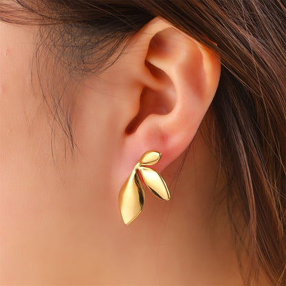 E61178 Half Lily Stud